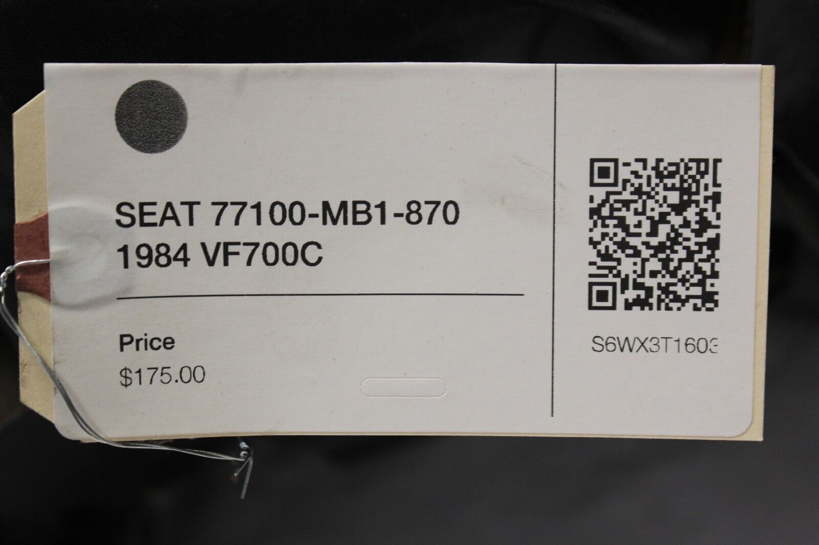 SEAT 77100-MB1-870 1984 Honda VF700C