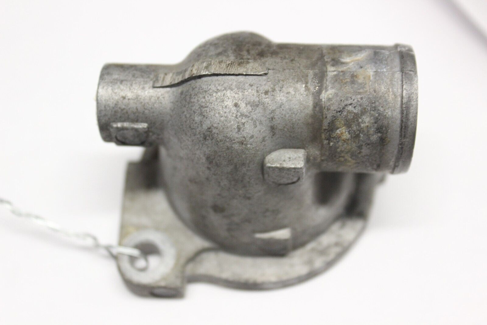 THERMOSTAT INLET CONNECTOR 17662-33E00 1999 GSX R600