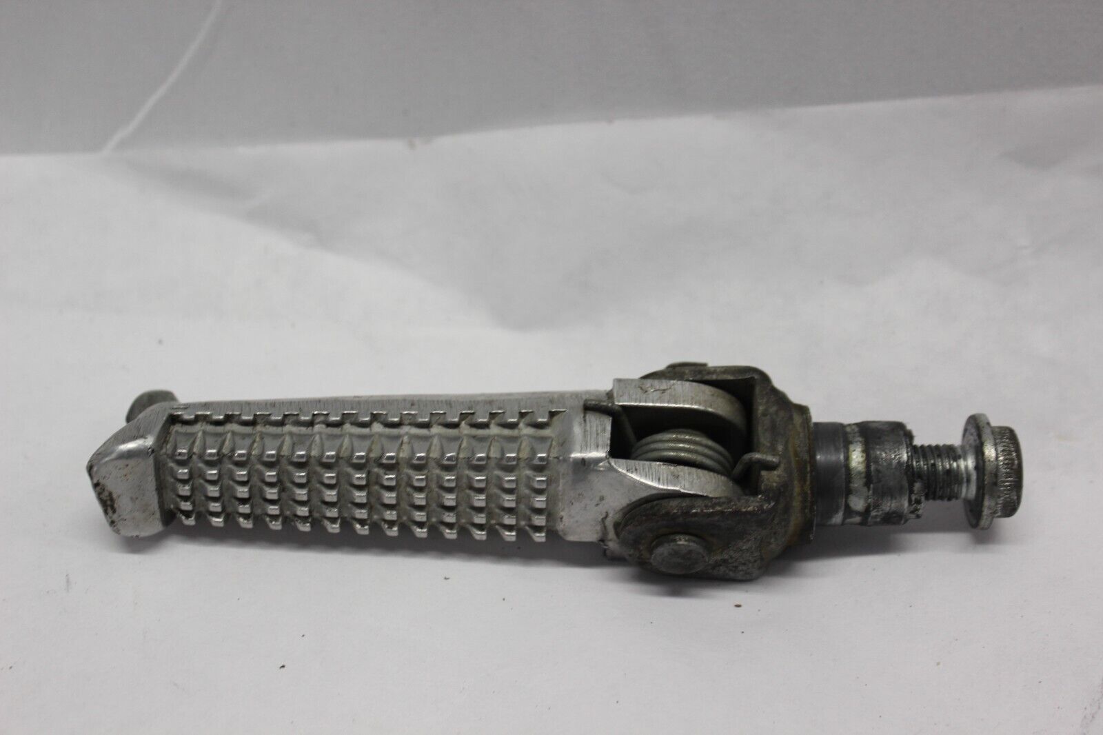 FRONT FOOTREST ASSY RIGHT 43531-33D01 1999 Suzuki GSX-R600