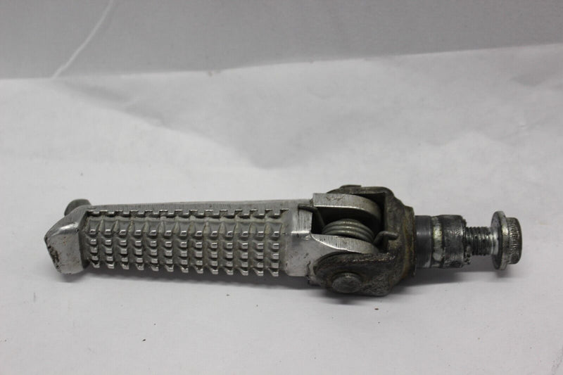 FRONT FOOTREST ASSY RIGHT 43531-33D01 1999 Suzuki GSX-R600