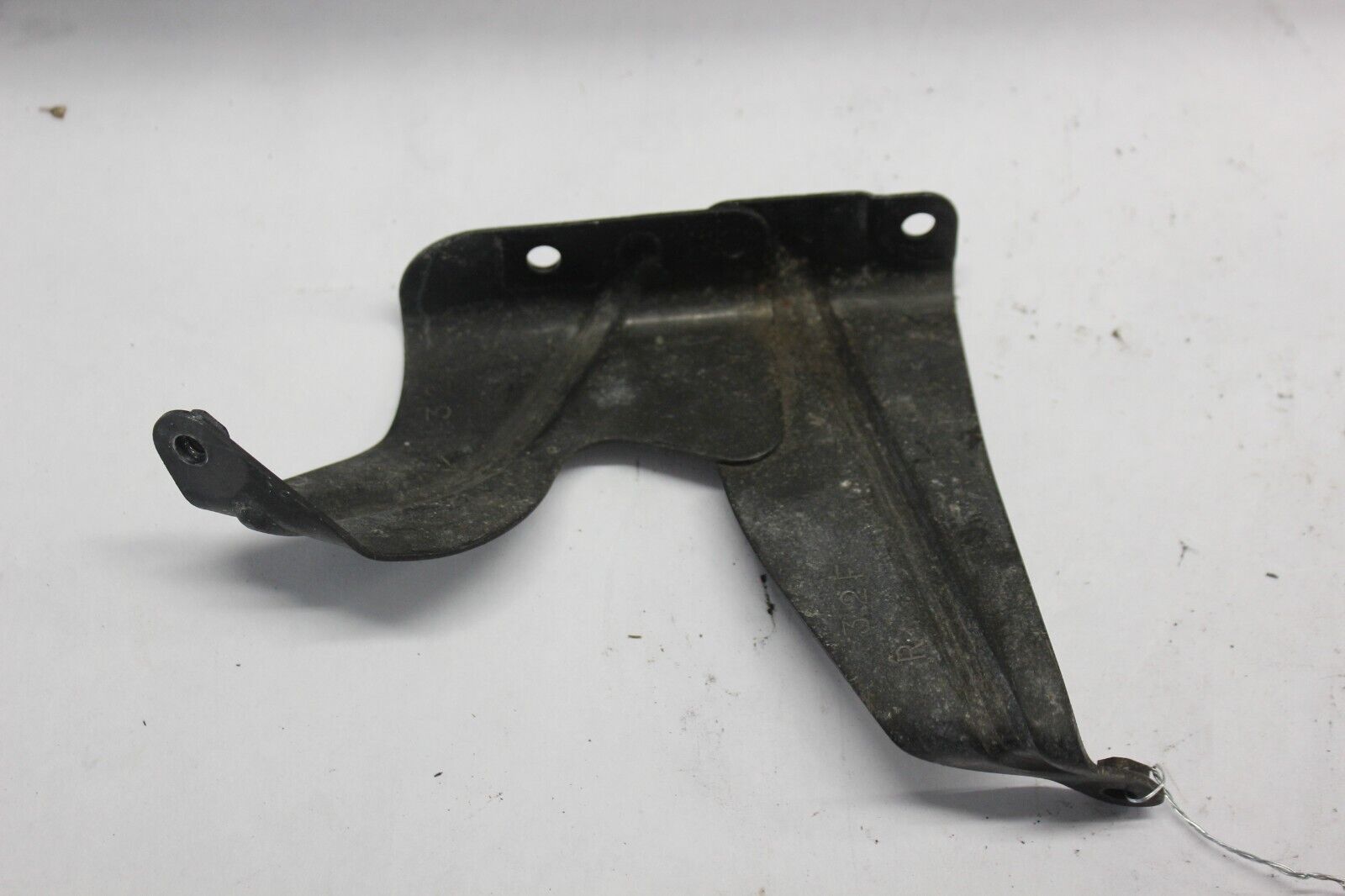 SIDE COWL BRACKET RIGHT 94540-32F00 2001 GSF1200 SUZUKI BANDIT