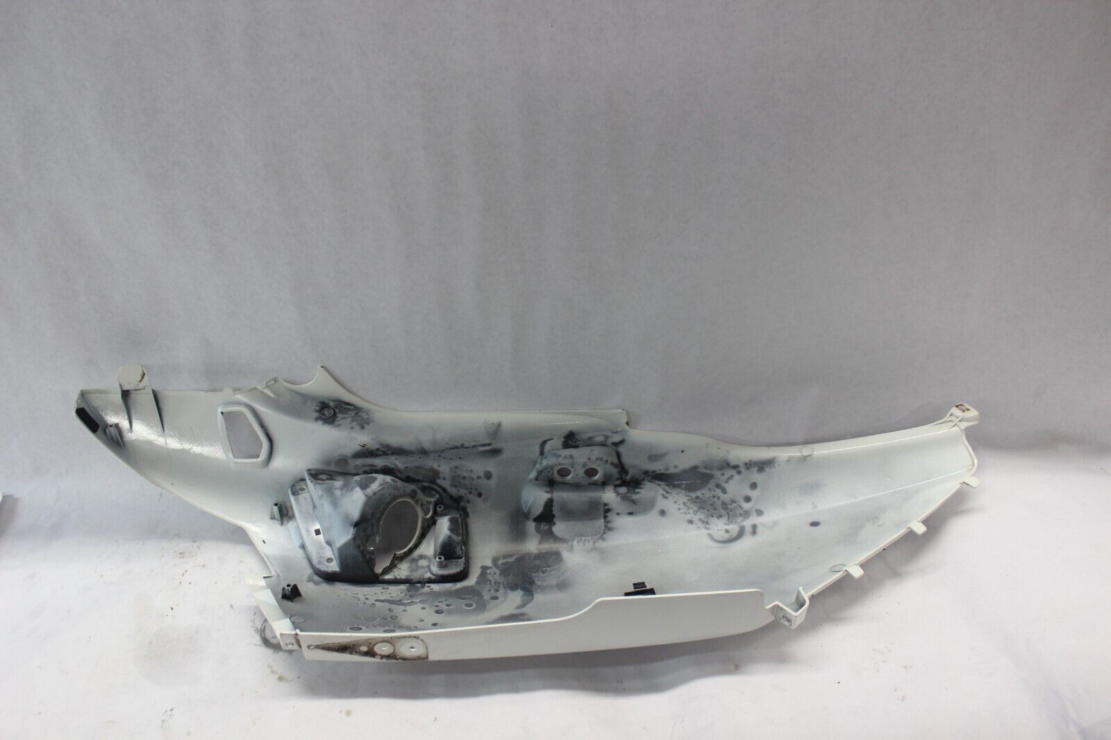 LEFT SIDE COVER (WHITE) 47211-10G31-YC3 2006 BURGMAN AN650K6