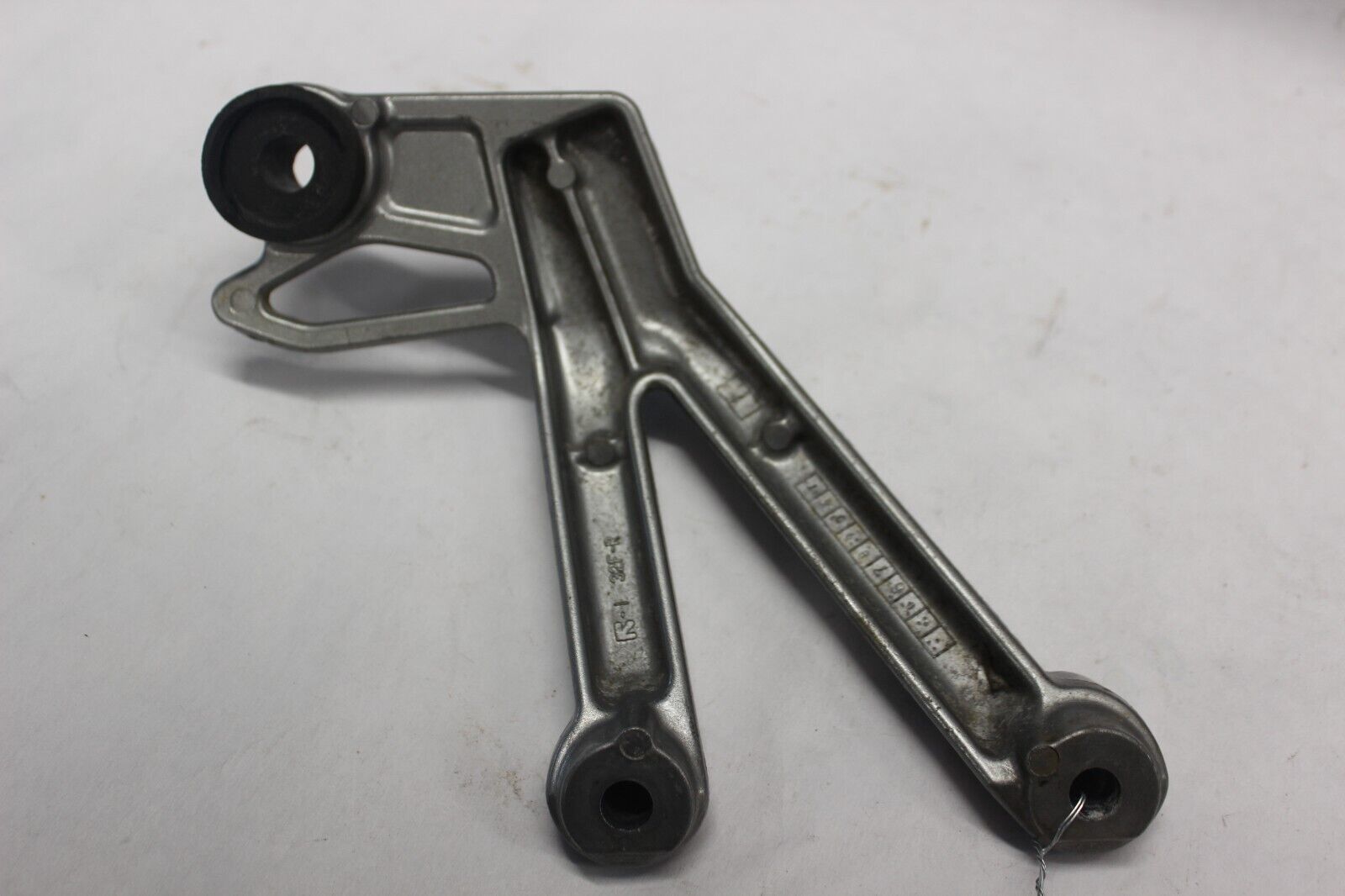 PASSENGER FOOTREST BRACKET RIGHT 43600-32F00 2001 GSF1200 SUZUKI BANDIT