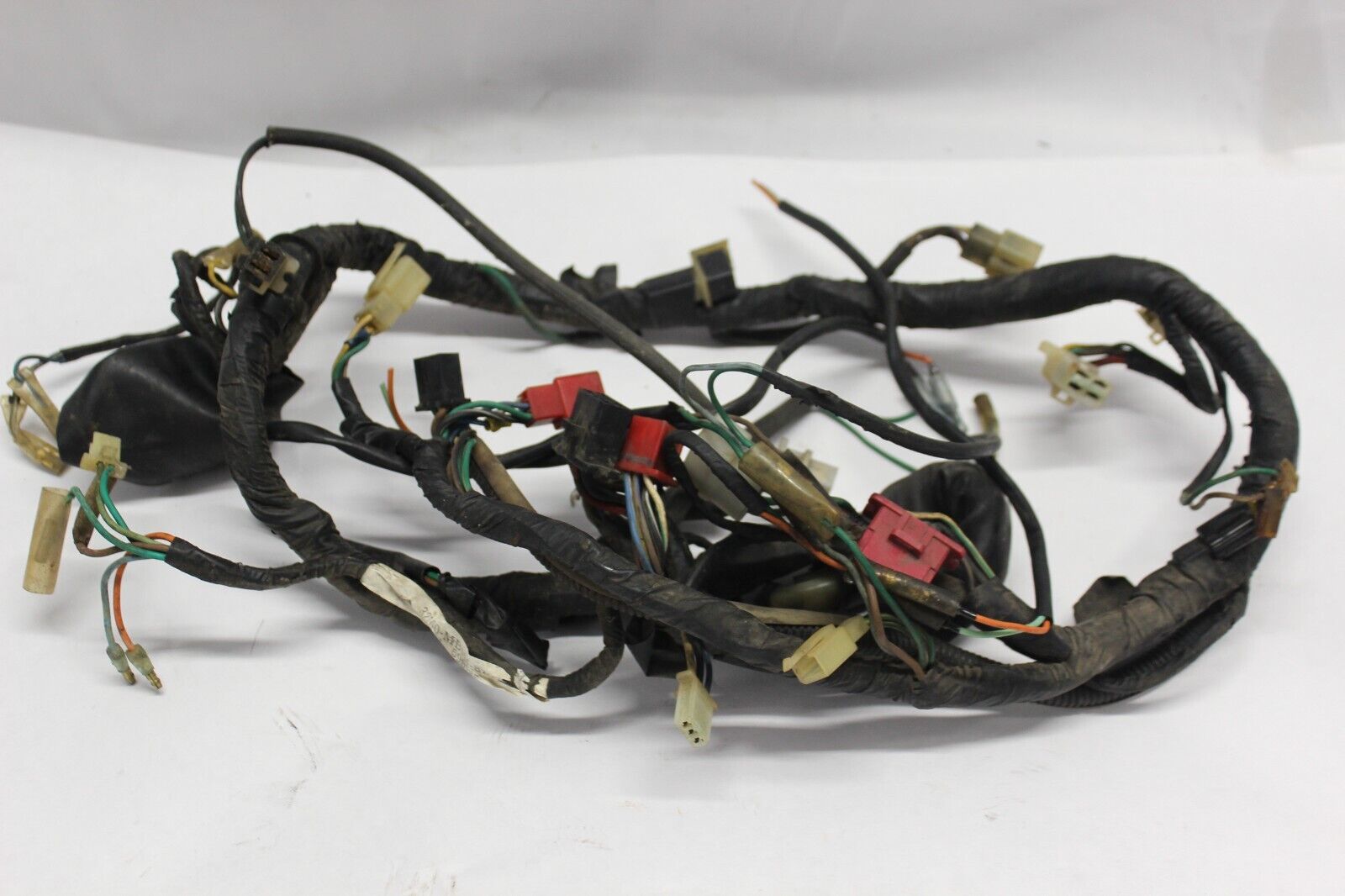 MAIN WIRE HARNESS 32100-MB1-870 1984 Honda VF700C