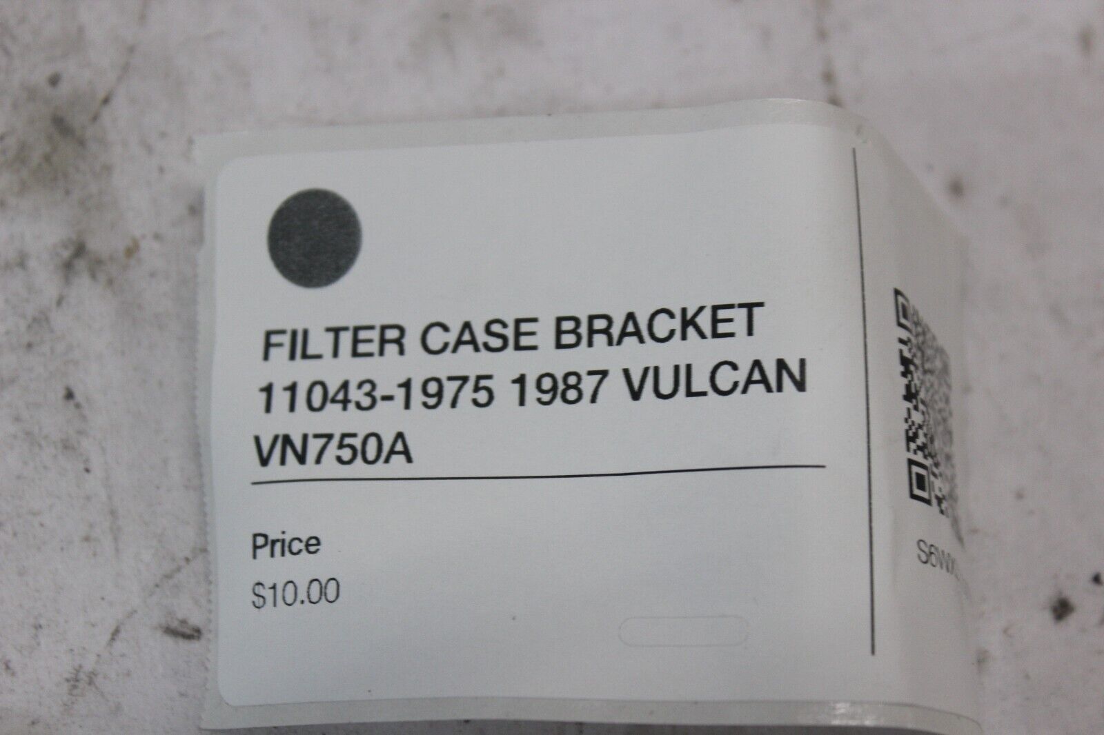 FILTER CASE BRACKET 11043-1975 1987 VULCAN VN750A