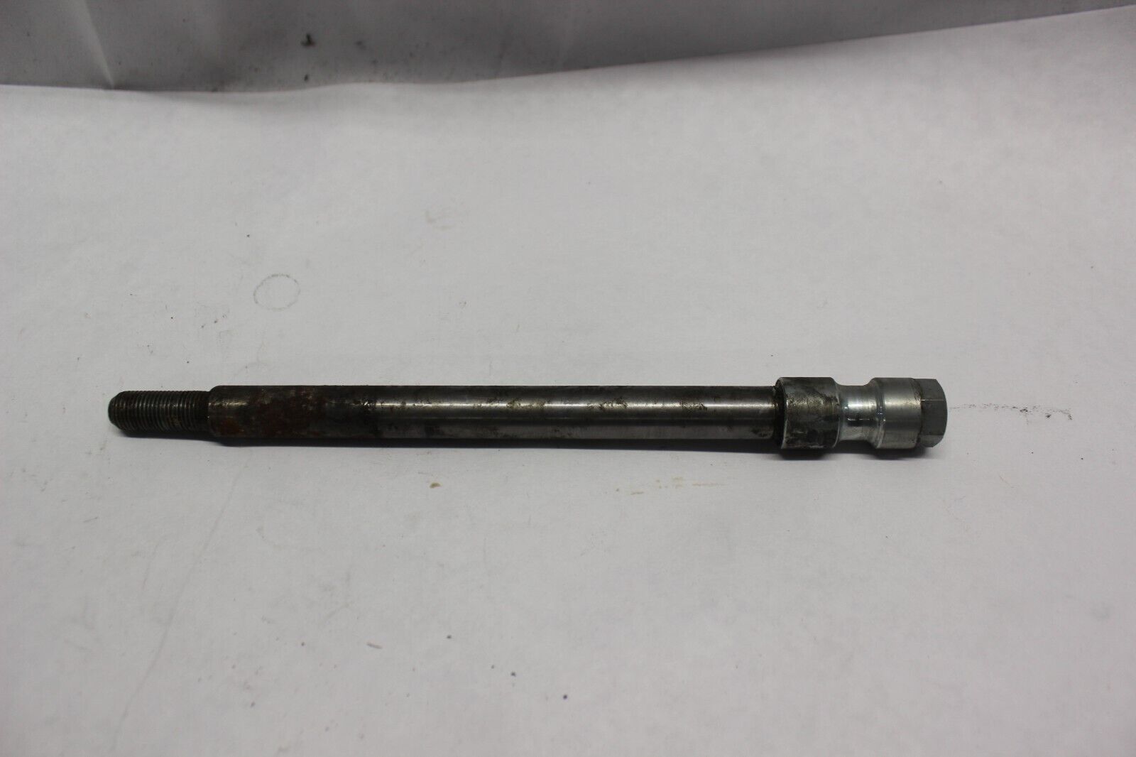 FRONT WHEEL AXLE 44301-461-770 1984 Honda VF700C