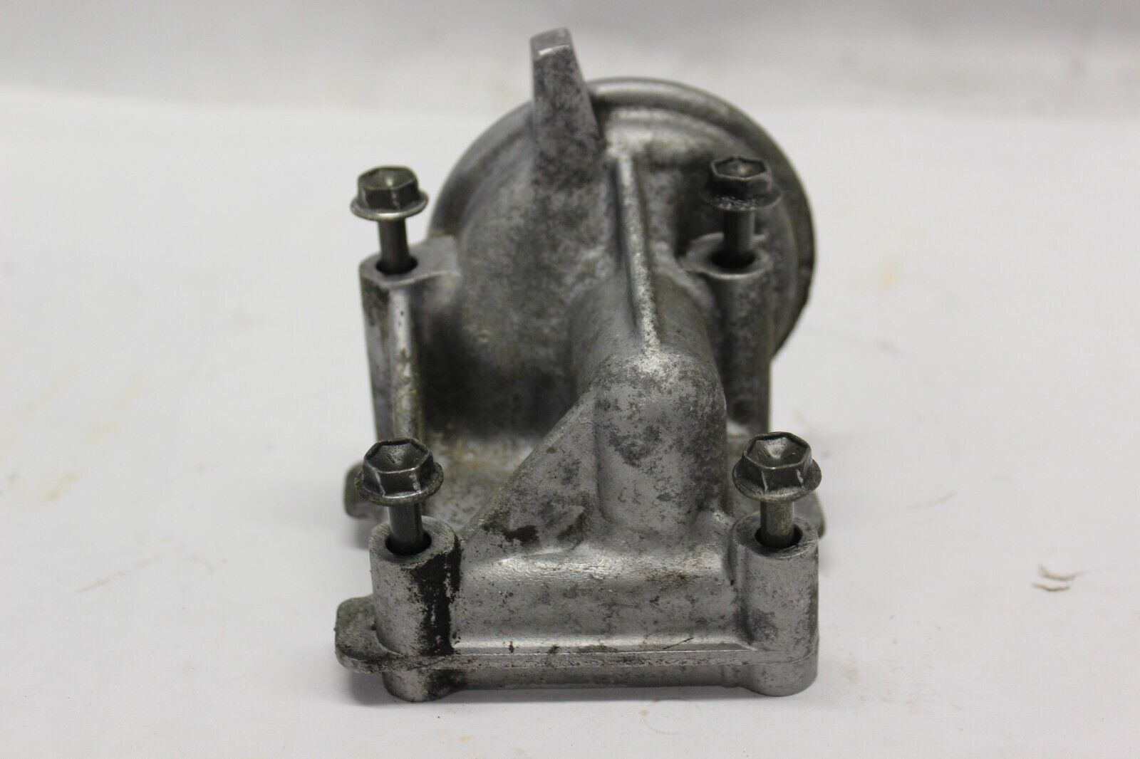 OIL FILTER HOLDER W/BOLTS 16515-34E00 1999 GSX R600