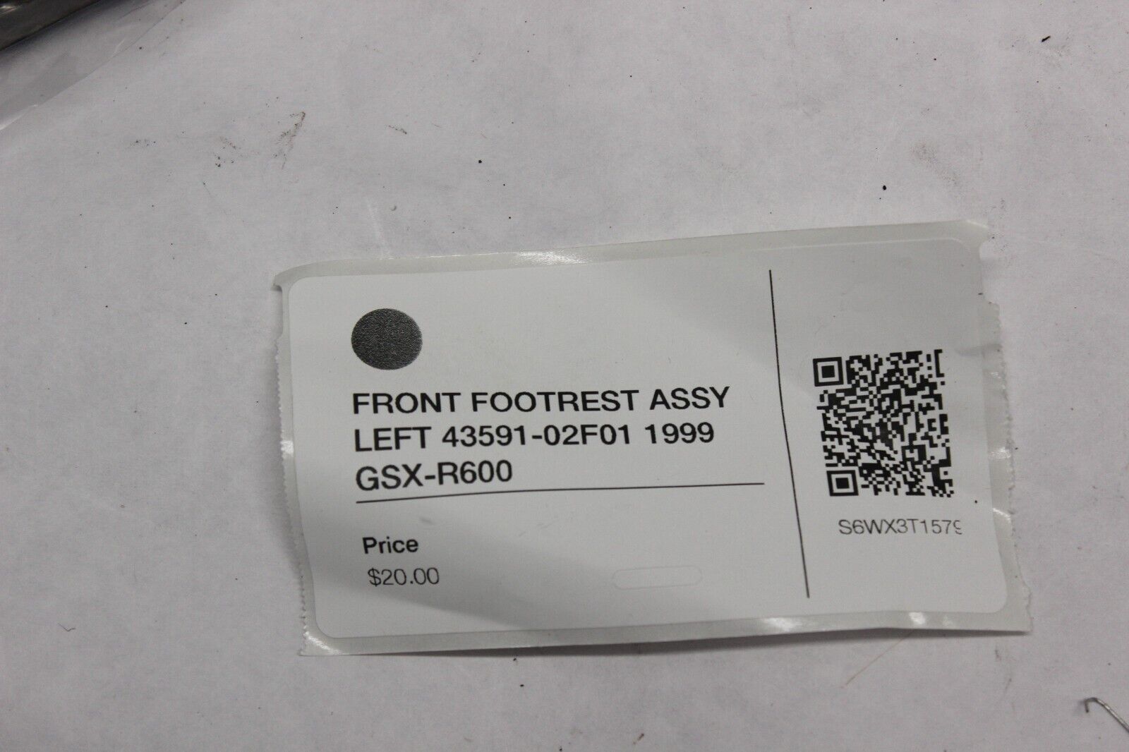 FRONT FOOTREST ASSY LEFT 43591-02F01 1999 Suzuki GSX-R600