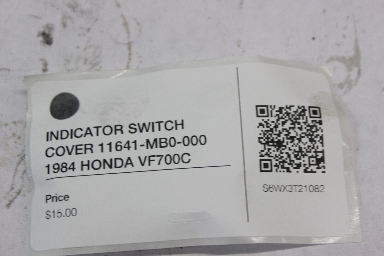 INDICATOR SWITCH COVER 11641-MB0-000 1984 HONDA VF700C