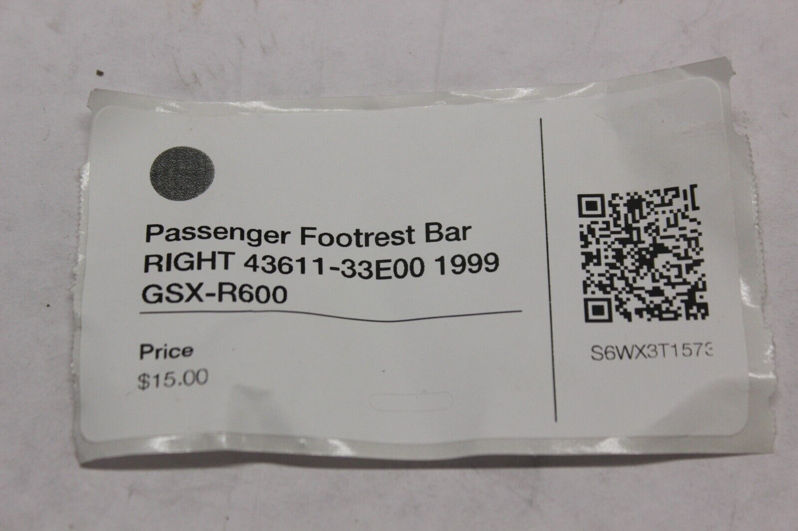 Passenger Footrest Bar RIGHT 43611-33E00 1999 Suzuki GSX-R600