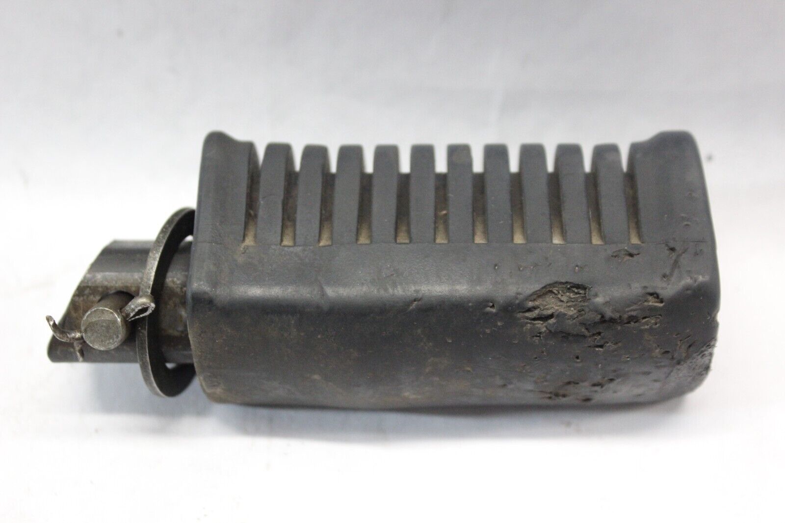 FRONT RIGHT STEP (SEE PHOTOS) 34027-1109  1982 Kawasaki Spectre KZ750N