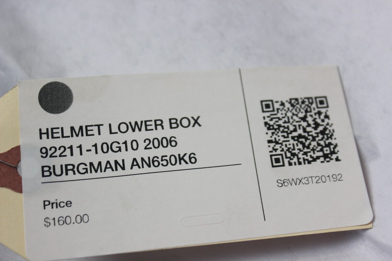 HELMET LOWER BOX 92211-10G10 2006 BURGMAN AN650K6