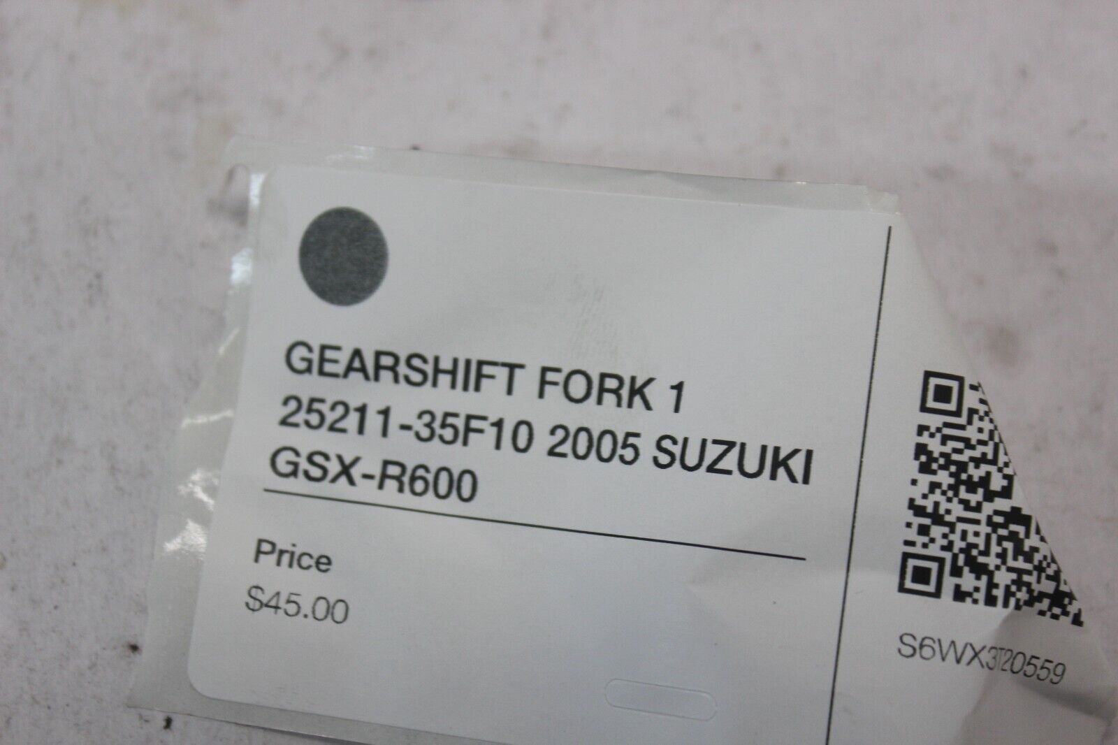 GEARSHIFT FORK 1 25211-35F10 2005 SUZUKI GSX-R600