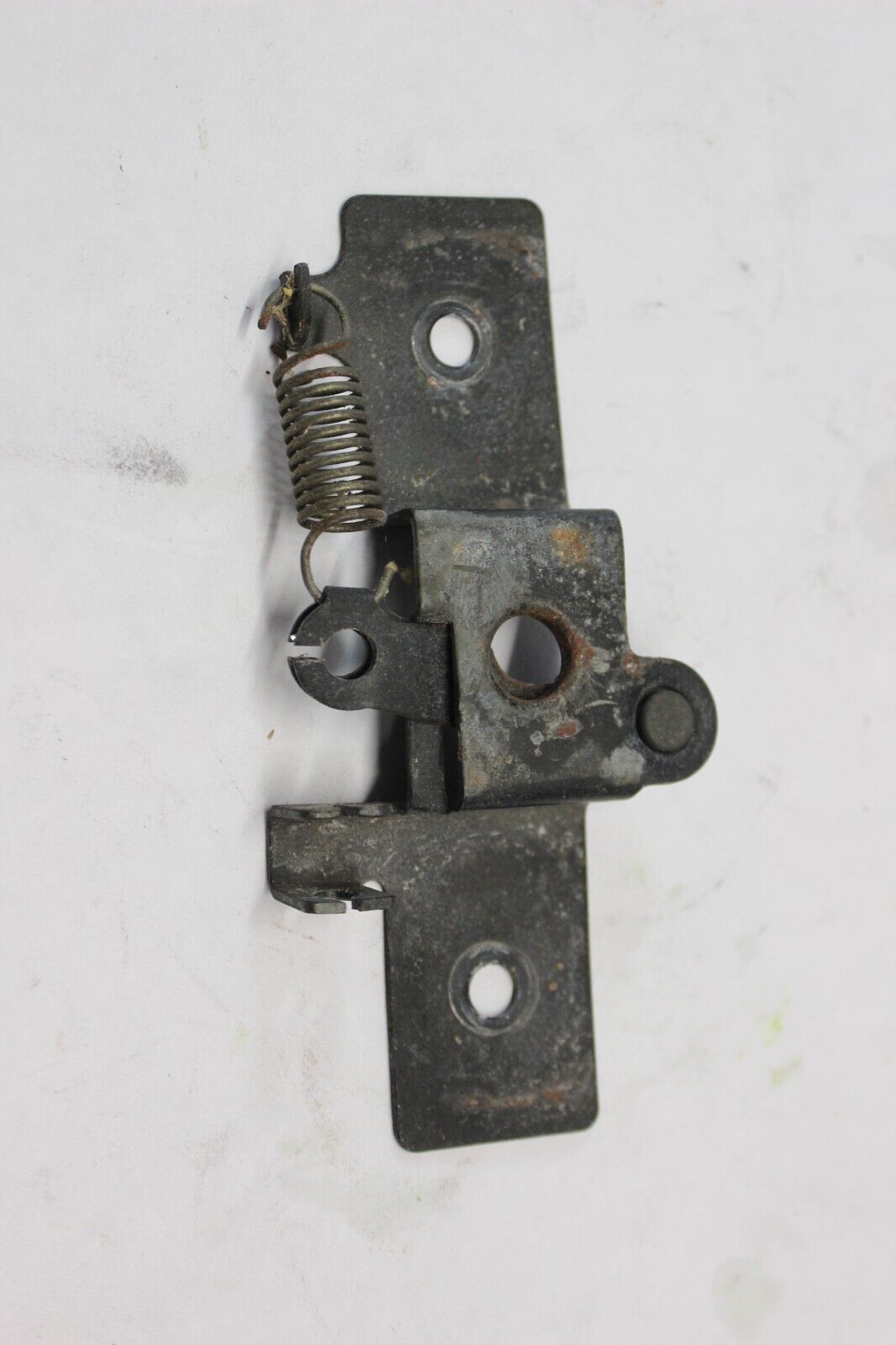 SEAT LOCK BRACKET W/SPRING 77160-MB1-870 1984 Honda VF700C