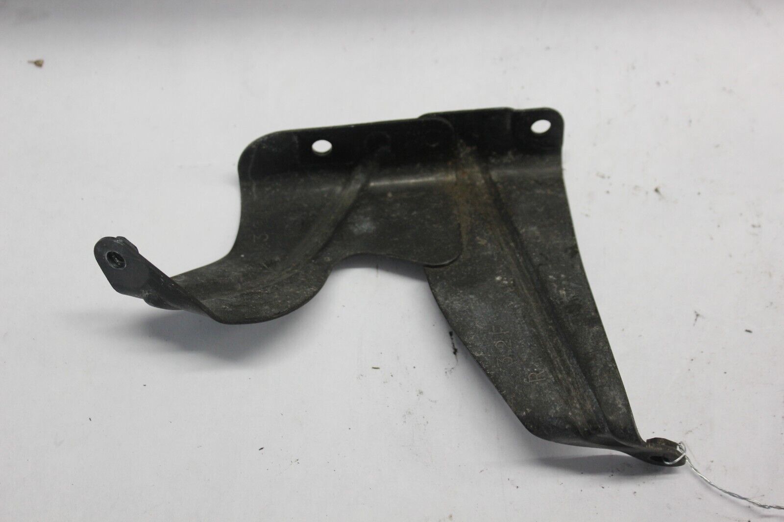SIDE COWL BRACKET RIGHT 94540-32F00 2001 GSF1200 SUZUKI BANDIT