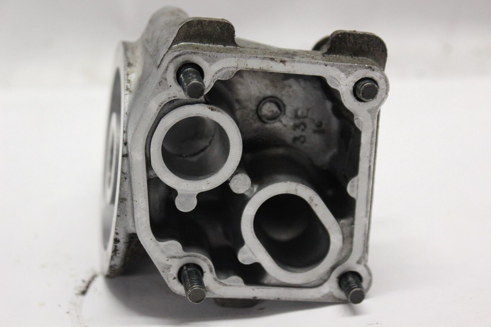 OIL FILTER HOLDER W/BOLTS 16515-34E00 1999 GSX R600