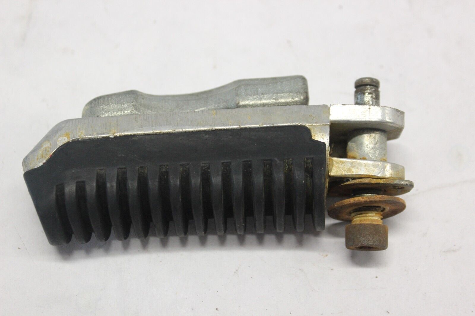 PASSENGER FOOTREST BAR LEFT 43620-40C00 2001 GSF1200 SUZUKI BANDIT