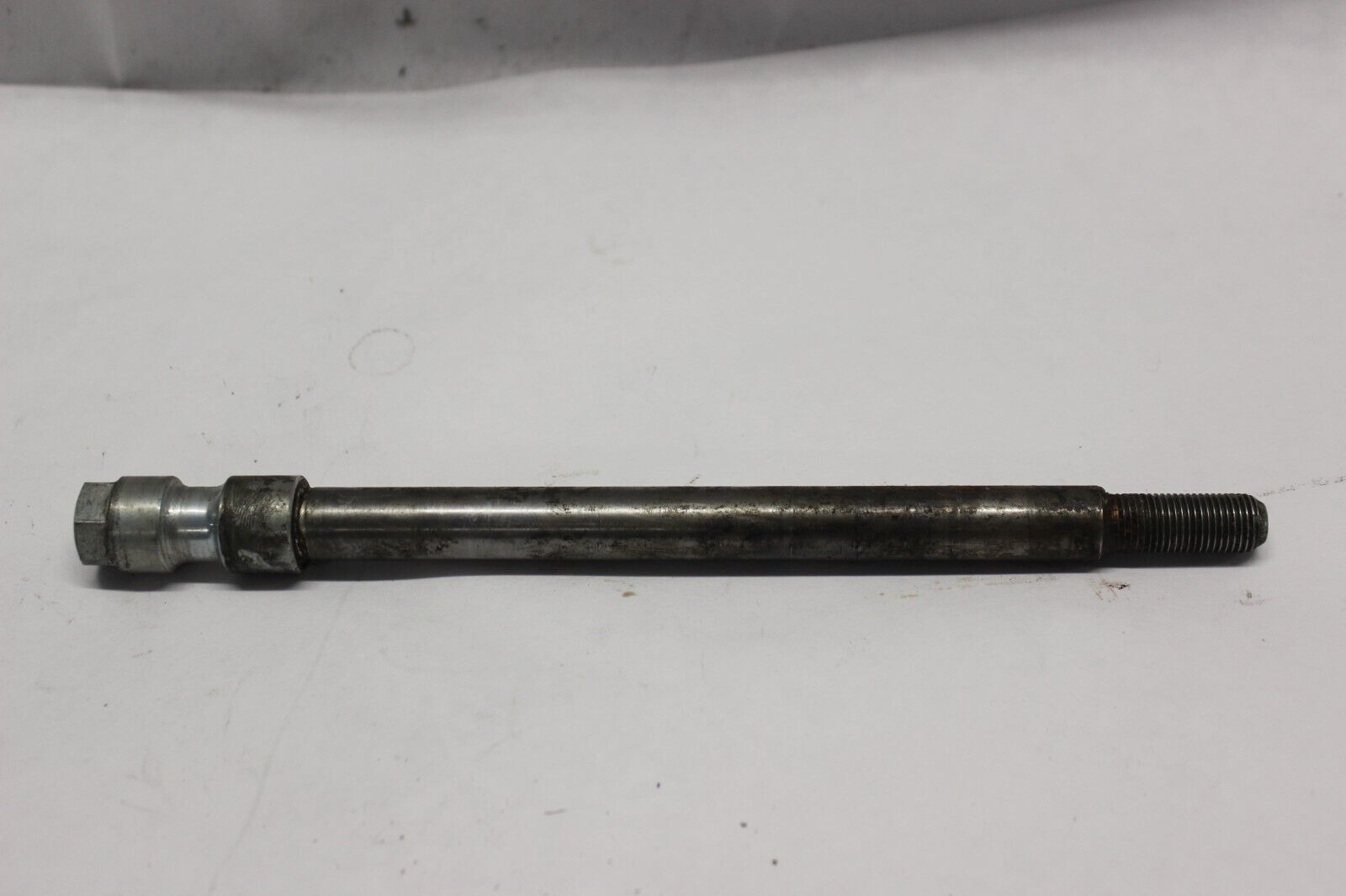 FRONT WHEEL AXLE 44301-461-770 1984 Honda VF700C