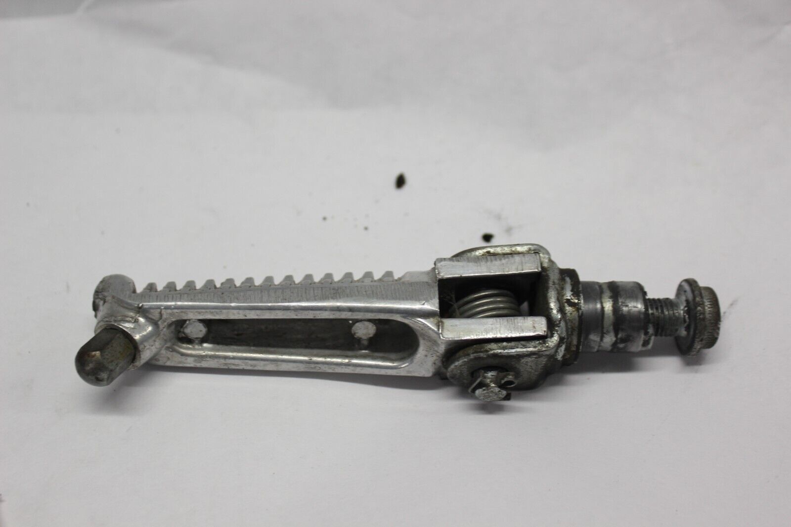 FRONT FOOTREST ASSY RIGHT 43531-33D01 1999 Suzuki GSX-R600