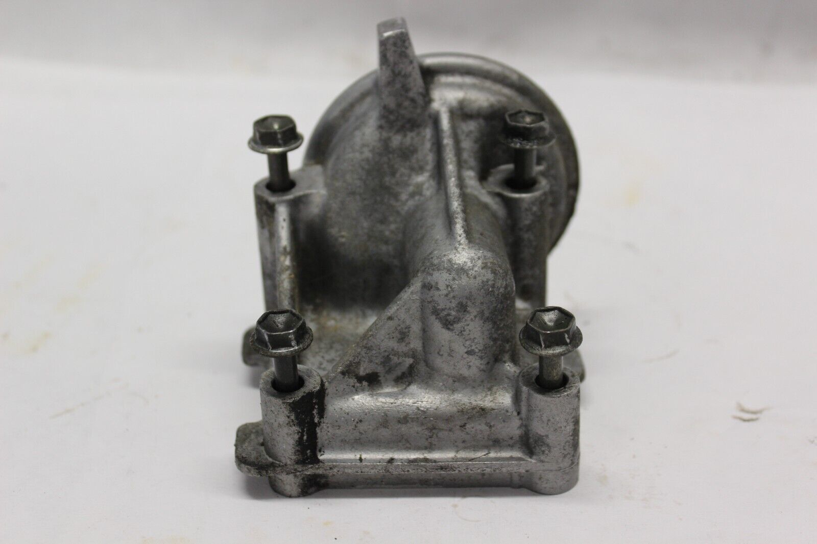 OIL FILTER HOLDER W/BOLTS 16515-34E00 1999 GSX R600