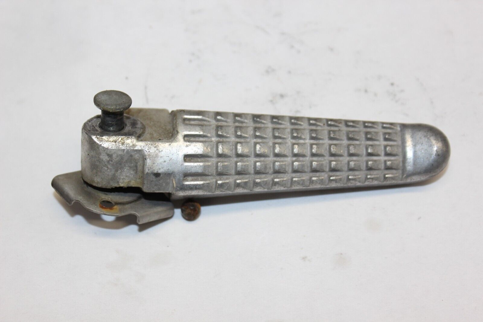 Passenger Footrest Bar RIGHT 43611-33E00 1999 Suzuki GSX-R600