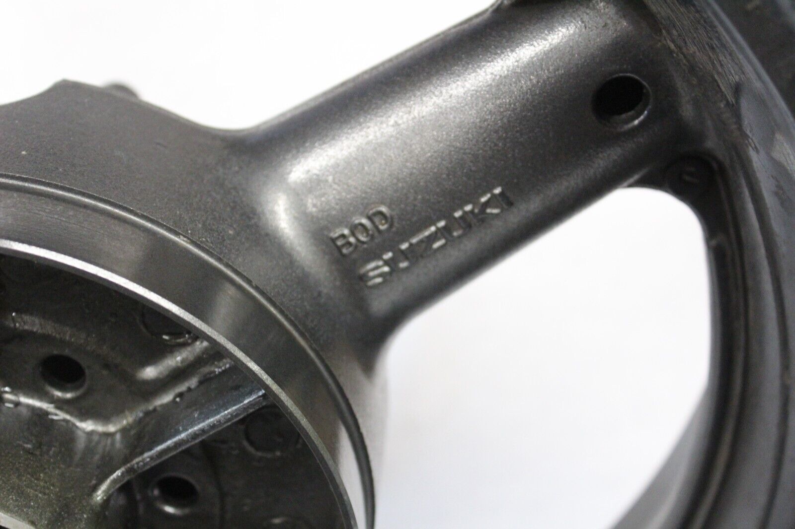 REAR WHEEL (17XMT5.50) 12R SILVER 64111-34E00-12R 1999 GSX-R600