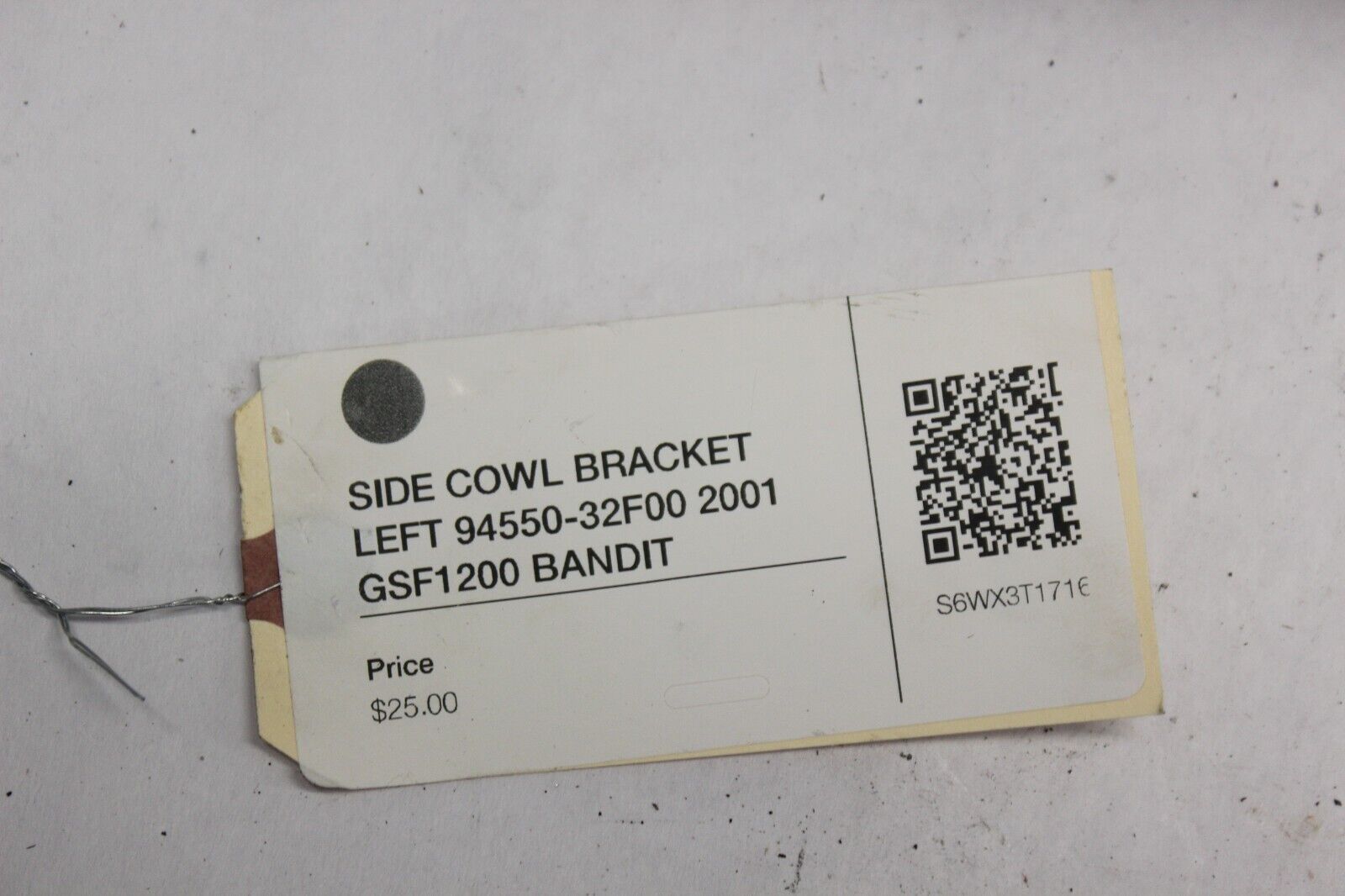 SIDE COWL BRACKET LEFT 94550-32F00 2001 GSF1200 SUZUKI BANDIT
