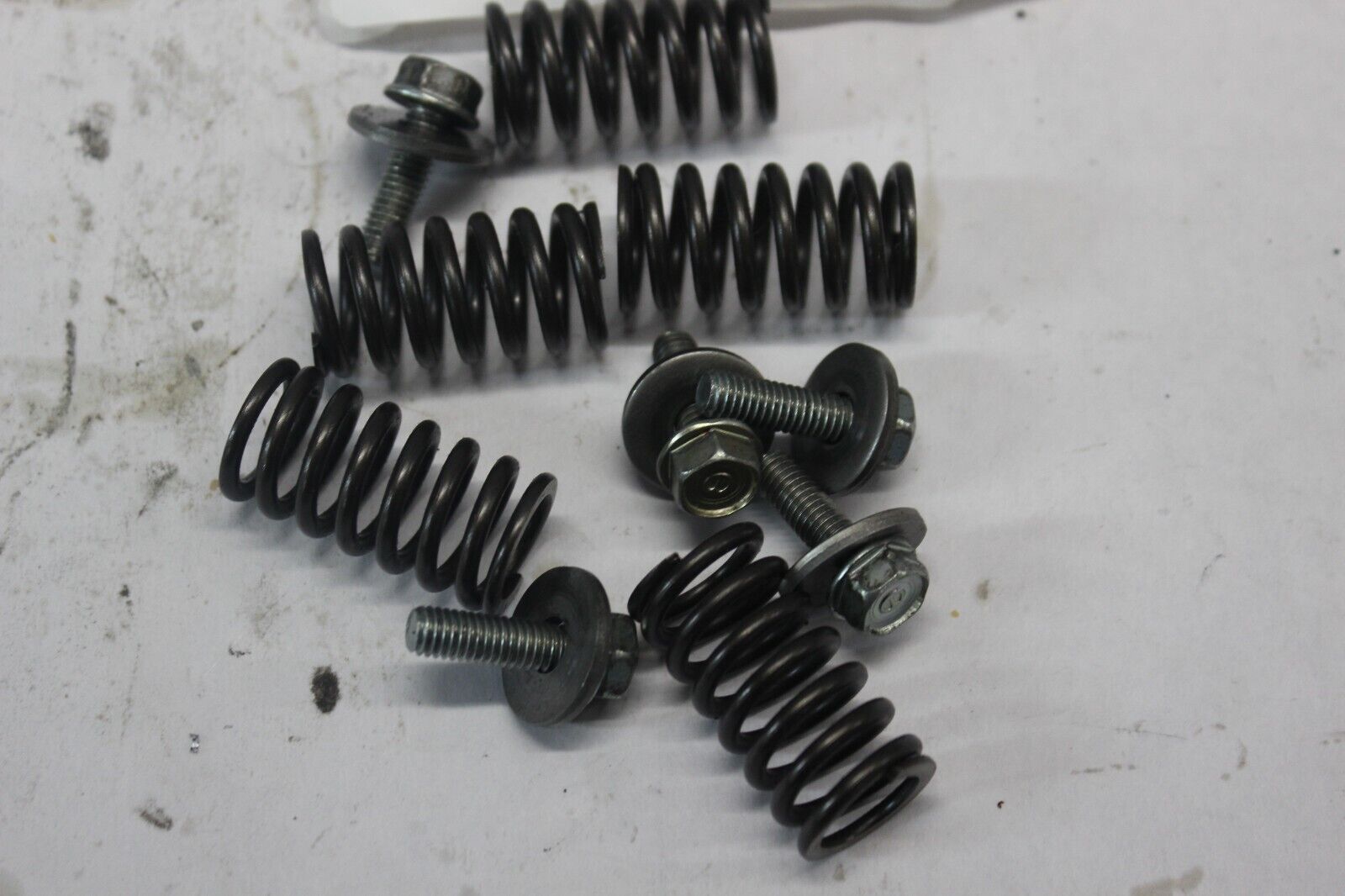 CLUTCH SPRING (5) 22401-MB0-000 SCREWS (5) 1984 HONDA VF700C