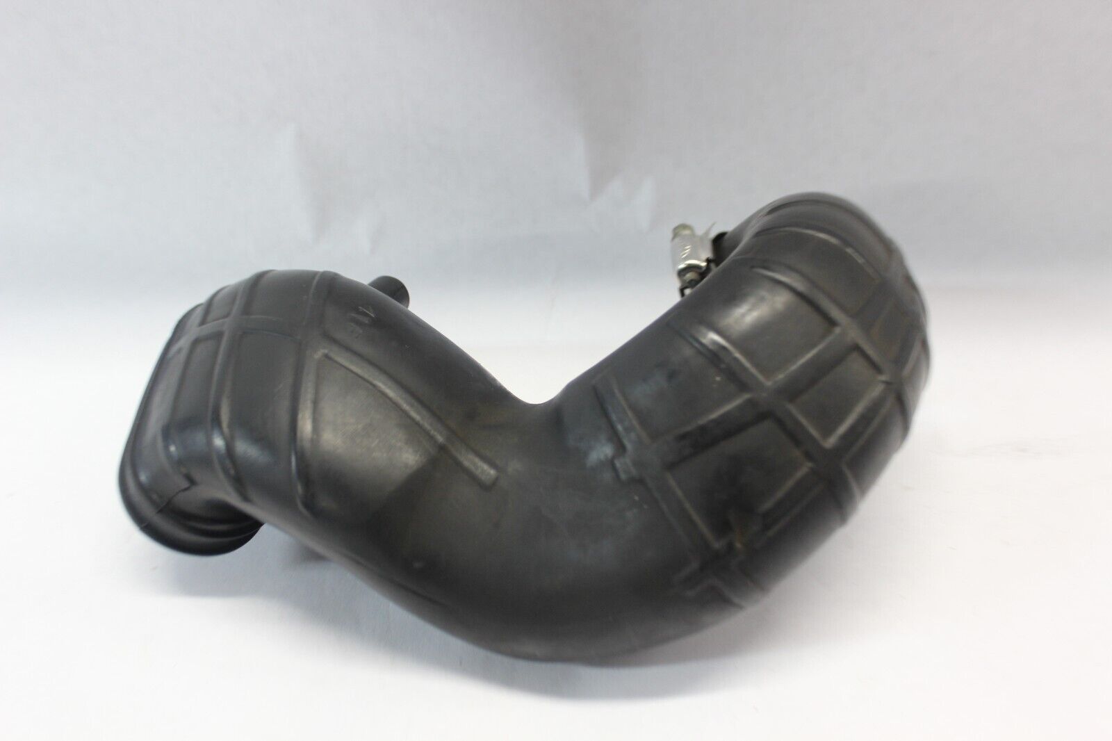 AIR CLEANER OUTLET TUBE 13881-41F00 2003 VL800 VOLUSIA