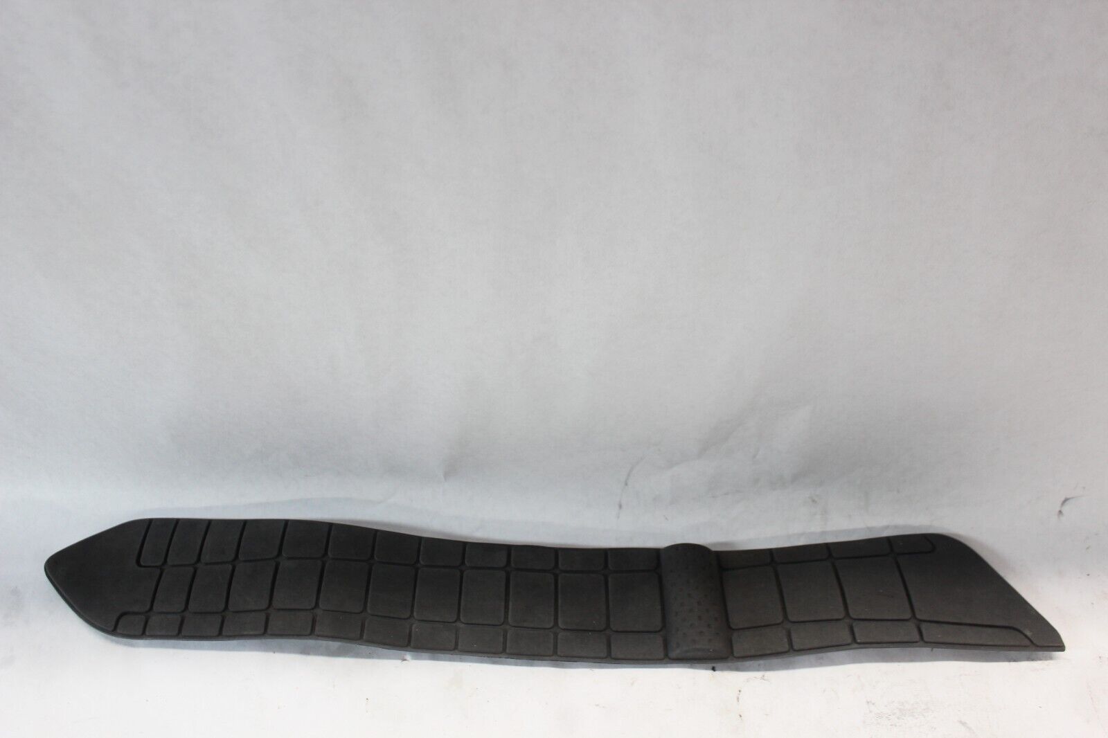 FRONT FLOORMAT RIGHT 48211-10G00-Y0J 2006 BURGMAN AN650K6