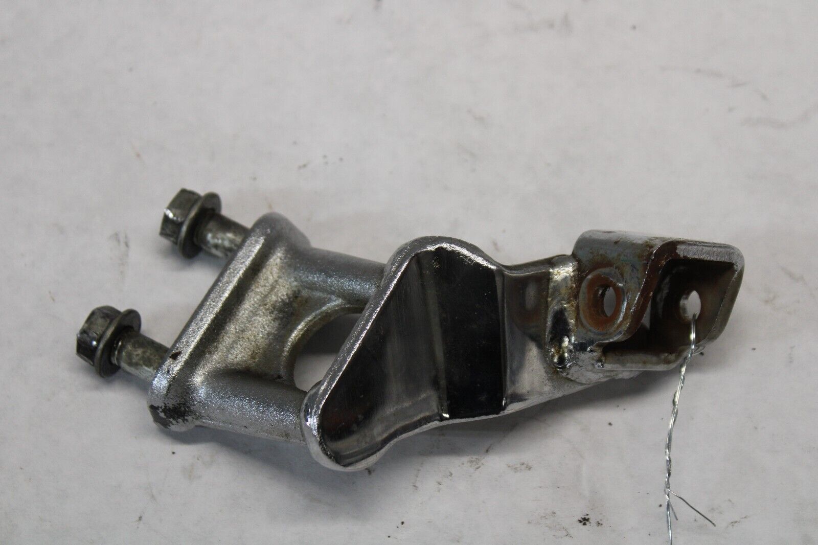 MAIN STEP BRACKET LEFT CHROME 50625-ME9-670 1983 Honda VT750C Shadow