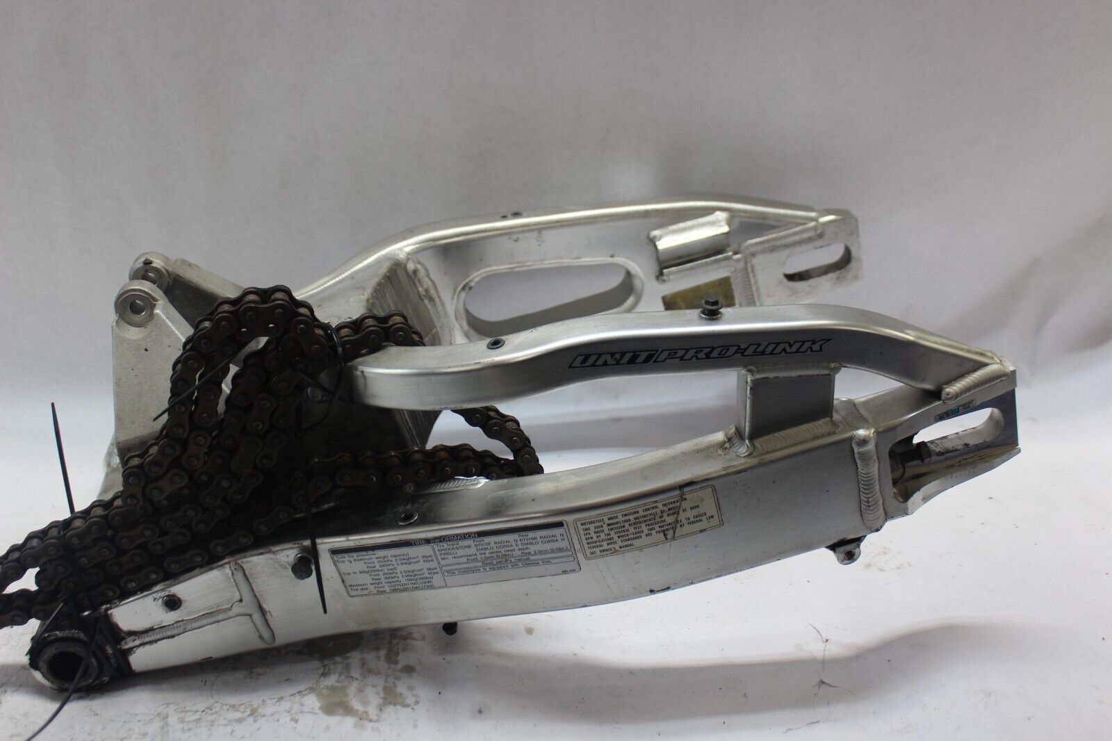 SWINGARM (52200-MEL-D40) DRIVE CHAIN 06405-MEL-003 2006 CBR1000RR