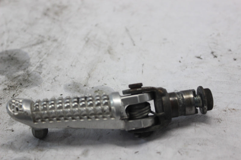 FRONT LEFT FOOTREST BAR ASSY 43526-35F00 2002 SUZUKI GSX-R1000