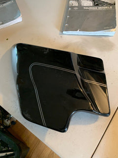 66250-09 LEFT SIDE COVER BLACK HARLEY DAVIDSON