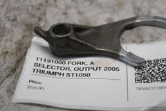 T1191000 FORK, A SELECTOR, OUTPUT 2005 TRIUMPH ST1050