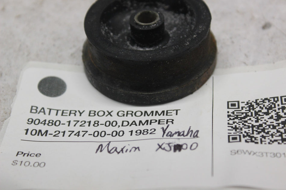 BATTERY BOX GROMMET 90480-17218-00,DAMPER 10M-21747-00-00 1982 YAMAHA MAXIM XJ11