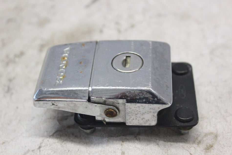 SIDE BAG LOCK ASSY NO KEY 81218-463-770 1982 GOLDWING GL1100A