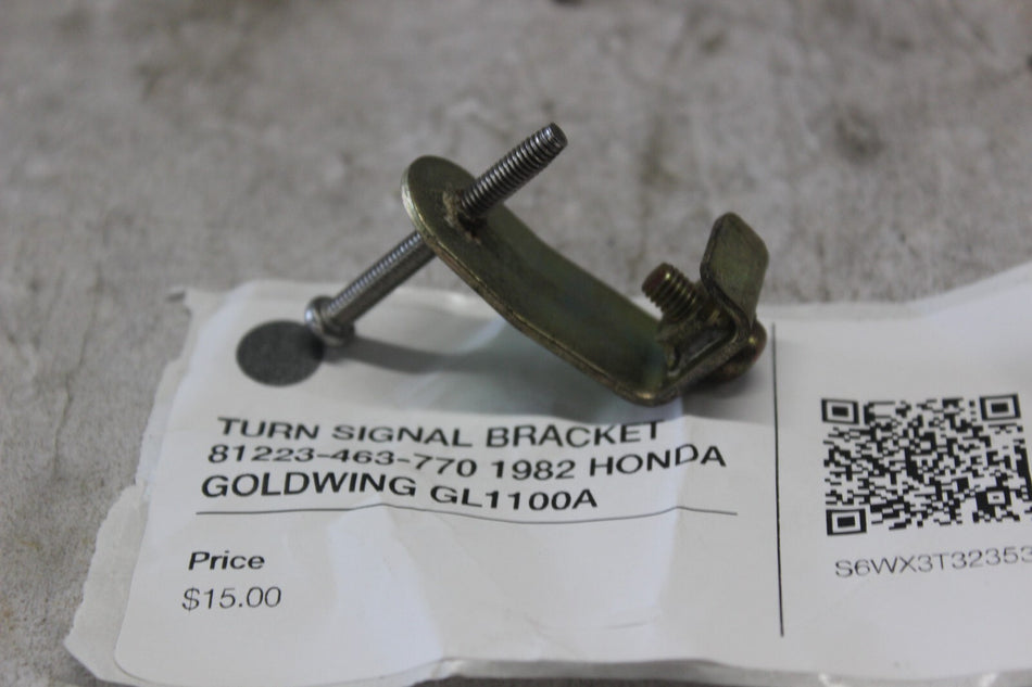 TURN SIGNAL BRACKET 81223-463-770 1982 HONDA GOLDWING GL1100A