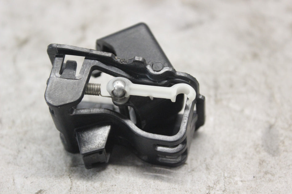 TOP DUCT BUTTON ASSY 29200035 2018 H-D STREETGLIDE