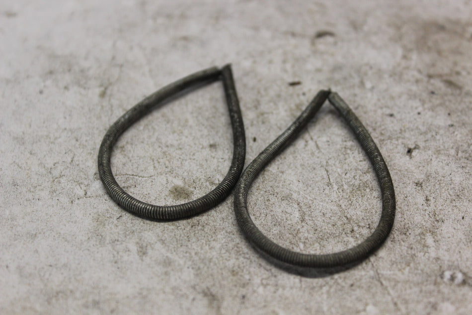 AIR CLEANER DUCT SPRING 2PCS 92081-1177 1980 KAWASAKI KZ440