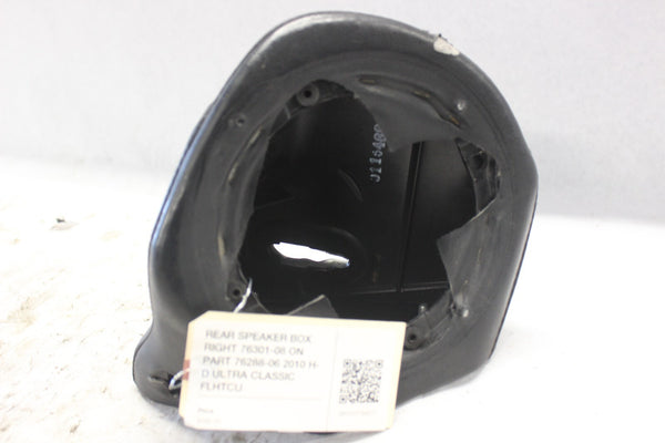 76304-98B REAR SPEAKER BOX RIGHT ON PART 76288-06 2010 H-D ULTRA CLASSIC FLHTCU