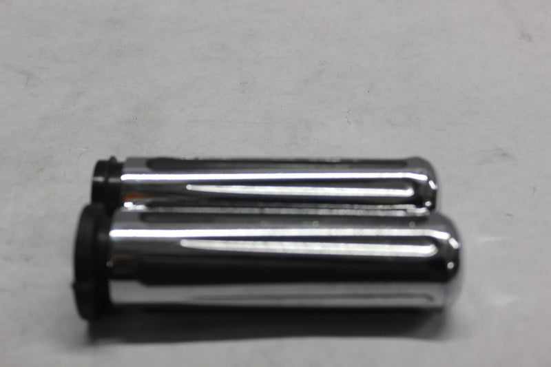 Aftermarket Grips (2) TBW CHROME HARLEY DAVIDSON 56304-08