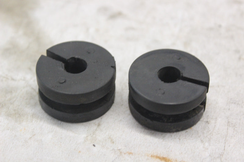 SADDLEBAG SETTING RUBBER A 2PCS 81246-463-770 1982 GOLDWING GL1100A