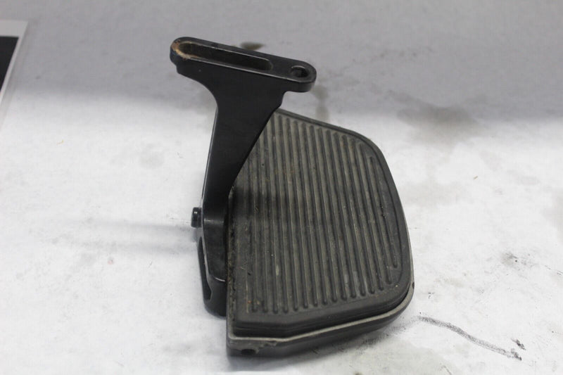 Passenger Floorboard Footboard 50613-91, Bracket HARLEY DAVIDSON 52719-10