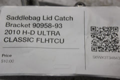 Saddlebag Lid Catch Bracket 90958-93 2010 H-D ULTRA CLASSIC FLHTCU