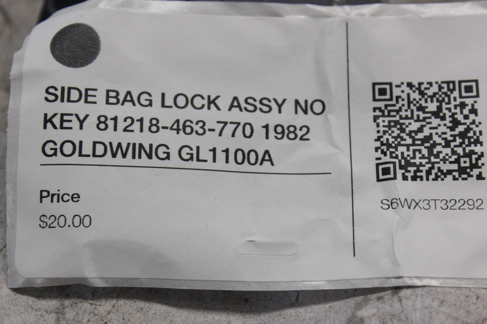 SIDE BAG LOCK ASSY NO KEY 81218-463-770 1982 GOLDWING GL1100A