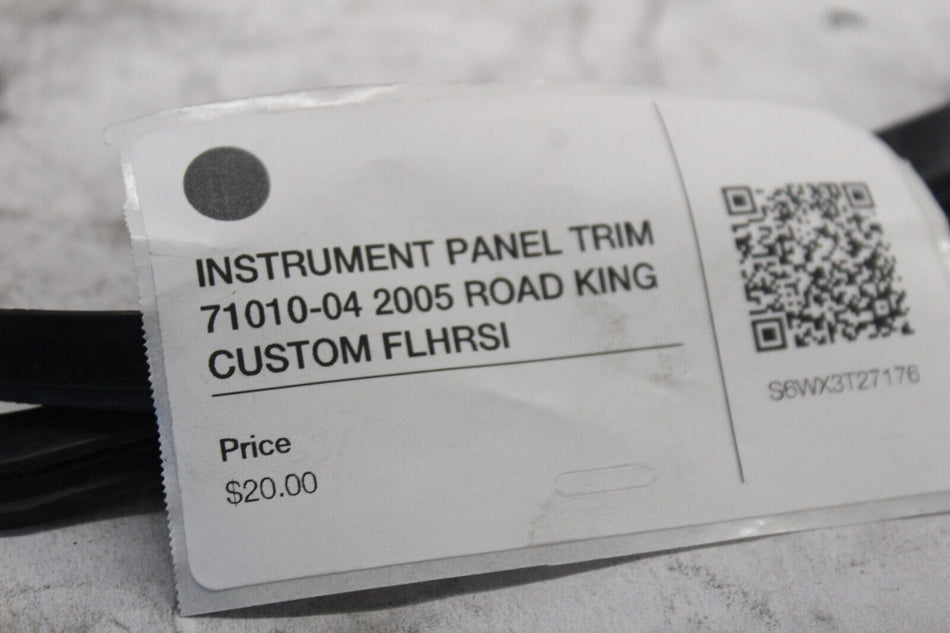 INSTRUMENT PANEL TRIM 71010-04 2005 ROAD KING CUSTOM FLHRSI