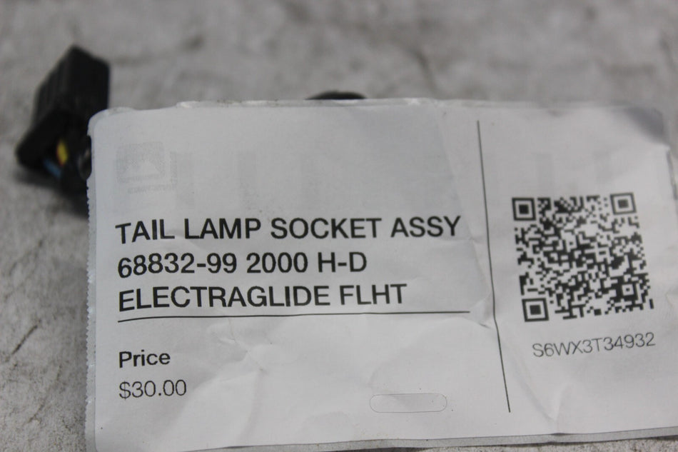 TAIL LAMP SOCKET ASSY 68832-99 2000 H-D ELECTRAGLIDE FLHT