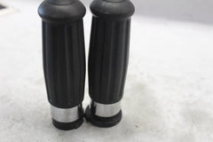 AFTERMARKET HARLEY DAVIDSON GRIPS (SEE PHOTOS) 2005 HD SOFTAIL DELUXE FLSTNI