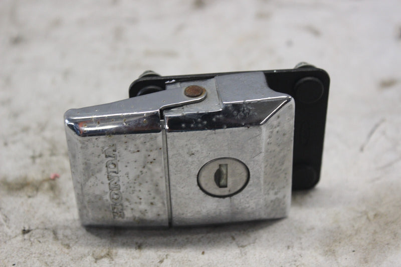 SIDE BAG LOCK ASSY NO KEY 81218-463-770 1982 GOLDWING GL1100A